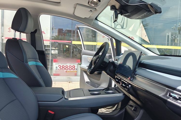Used AION Y 2023 Plus 510 Smart Edition Interior 6