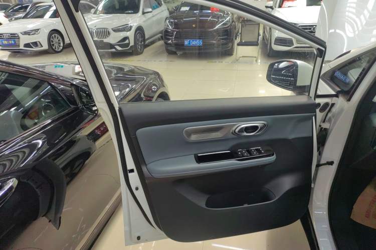 Used AION Y 2023 Younger Interior 7