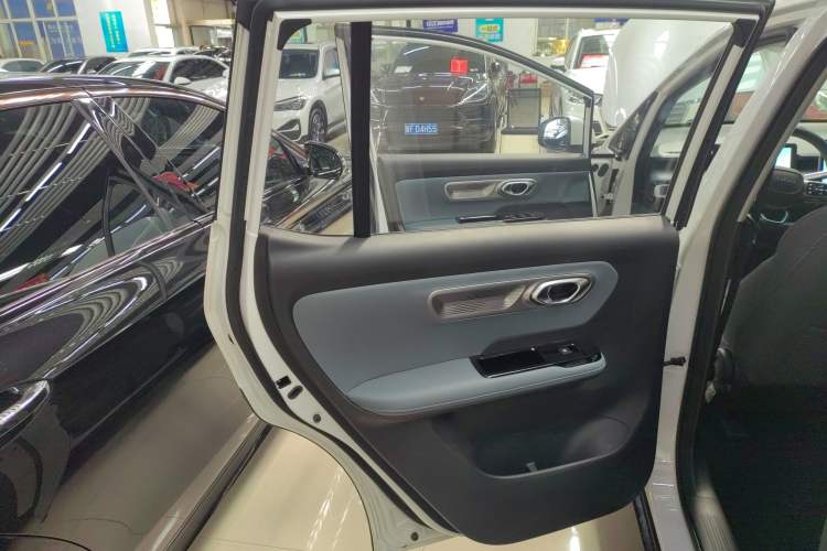 Used AION Y 2023 Younger Interior 8
