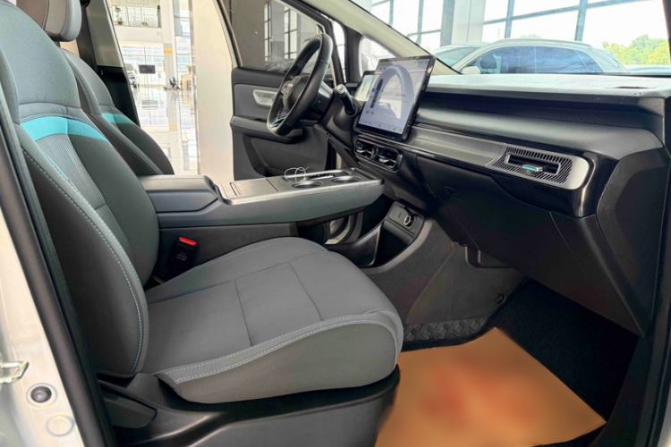 Used AION Y 2023 Younger Interior 8