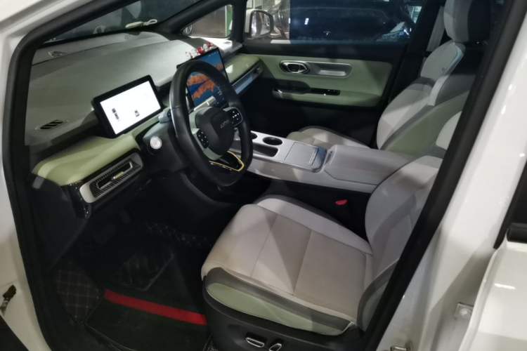 Used AION Y 2023 Plus 510 Tech Edition Left Front Seat