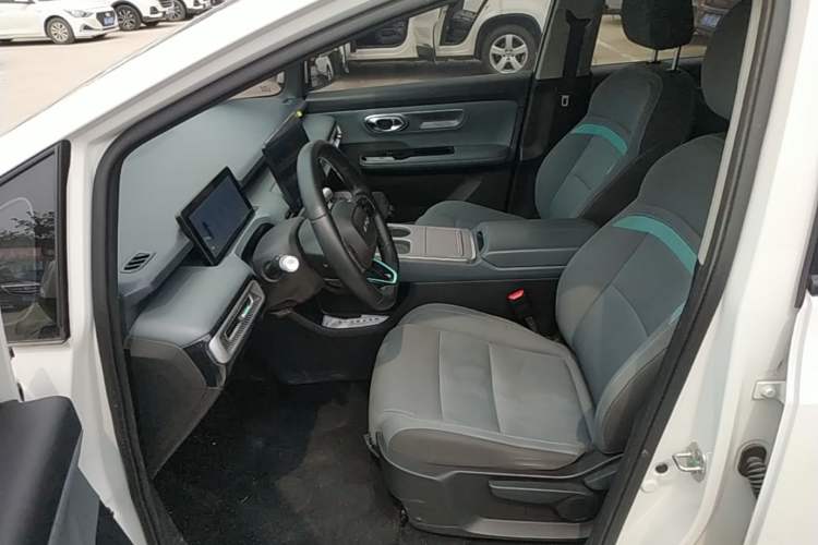 Used AION Y 2023 Younger Left Front Seat