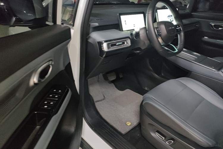 Used AION Y 2023 Younger Star Edition Left Front Seat