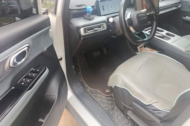 Used AION Y 2023 Younger Left Front Seat