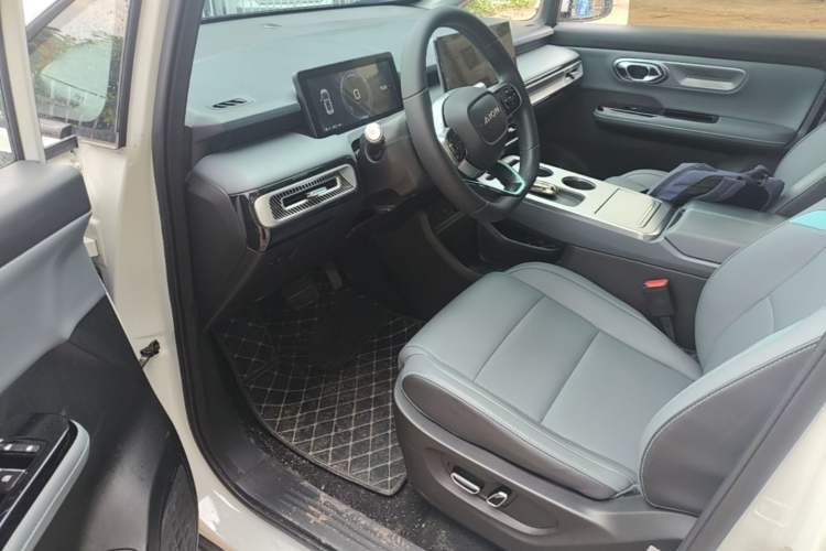Used AION Y 2023 Plus 510 Smart Edition Left Front Seat