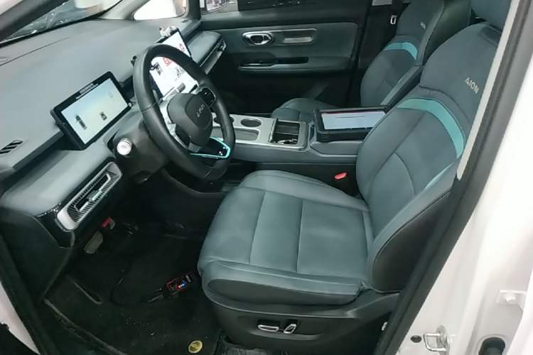 Used AION Y 2023 Younger Star Edition Left Front Seat