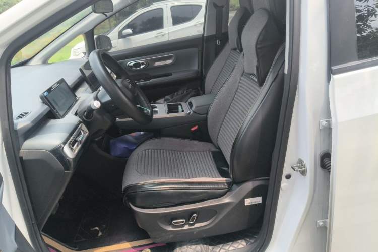 Used AION Y 2023 Younger Star Edition Left Front Seat