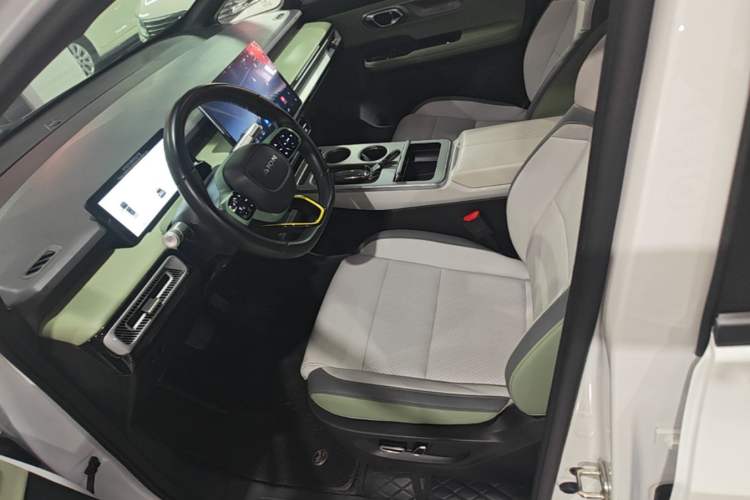 Used AION Y 2023 Plus 510 Tech Edition Left Front Seat
