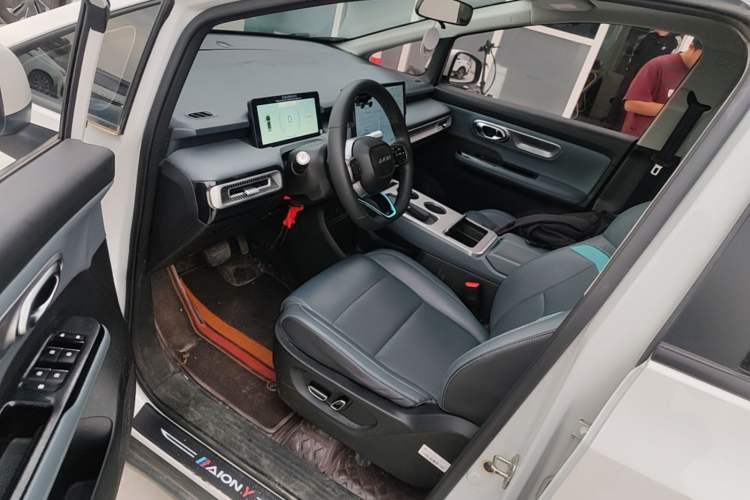 Used AION Y 2023 Plus 510 Smart Edition Left Front Seat