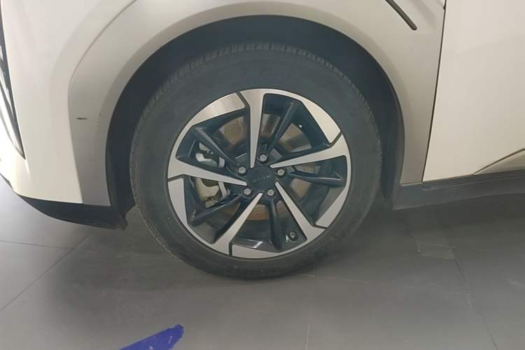 Used AION Y 2023 Plus 510 Smart Edition Left Front Wheel Hub