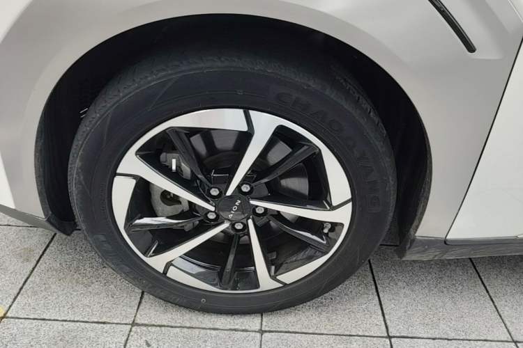 Used AION Y 2023 Plus 510 Smart Edition Left Front Wheel Hub