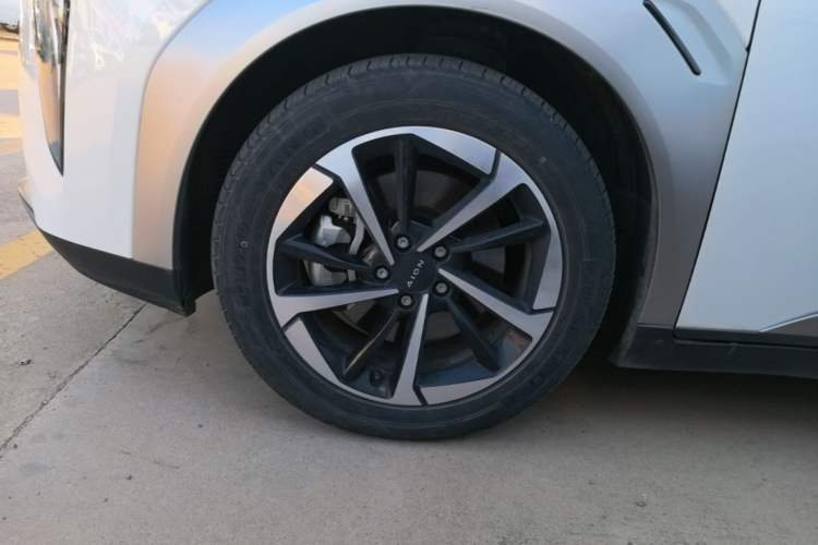 Used AION Y 2023 Plus 510 Smart Edition Left Front Wheel Hub