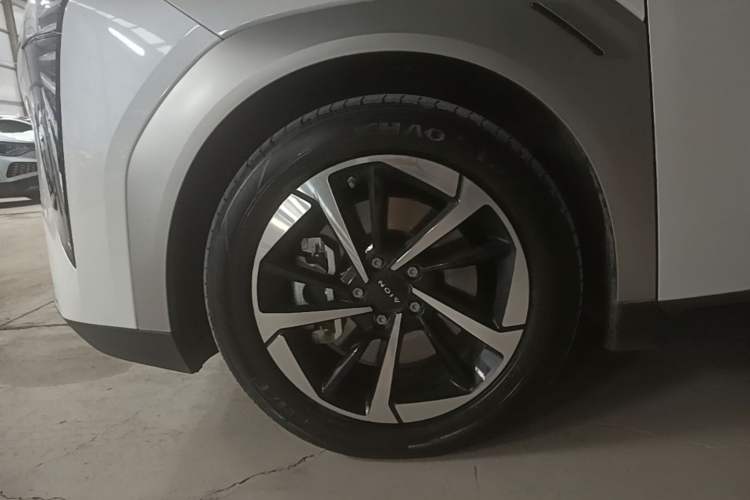 Used AION Y 2023 Plus 510 Smart Edition Left Front Wheel Hub