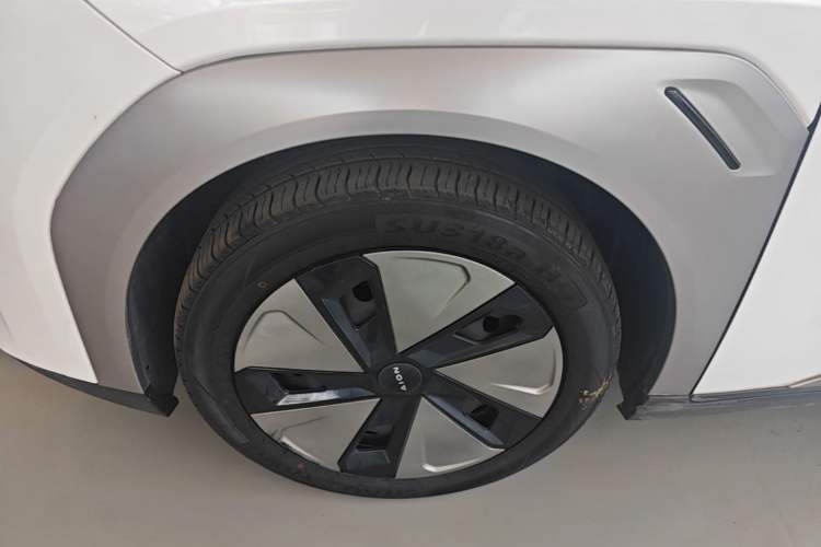Used AION Y 2023 Plus 610 Enjoy Edition Left Front Wheel Hub