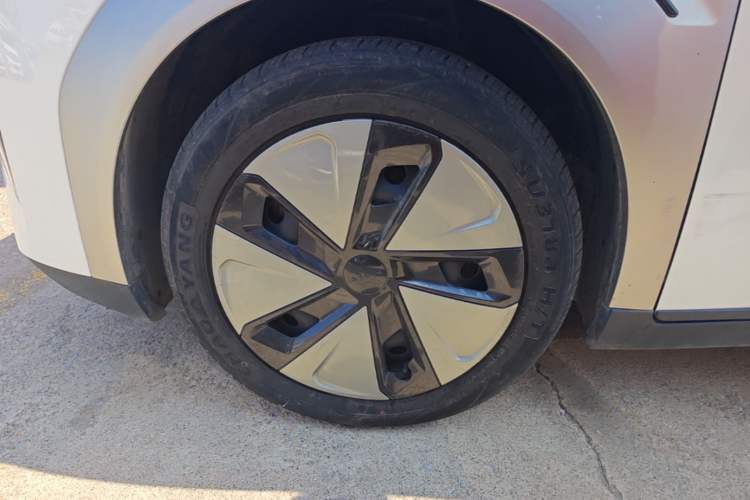 Used AION Y 2023 Plus 510 Enjoy Edition Left Front Wheel Hub