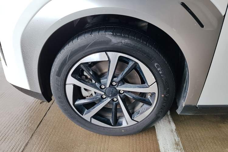 Used AION Y 2023 Plus 510 Smart Edition Left Front Wheel Hub
