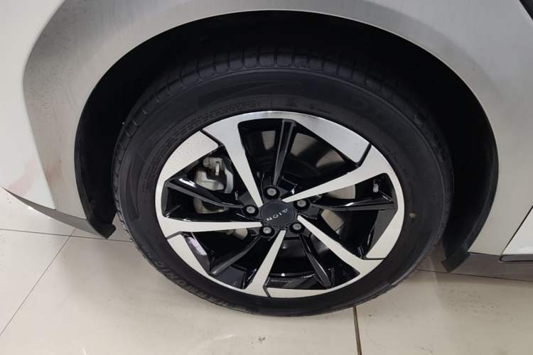 Used AION Y 2023 Plus 510 Smart Edition Left Front Wheel Hub