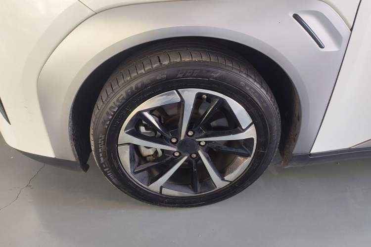 Used AION Y 2023 Plus 510 Smart Edition Left Front Wheel Hub