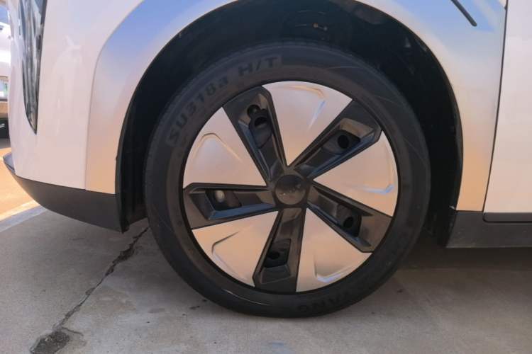 Used AION Y 2023 Plus 510 Enjoy Edition Left Front Wheel Hub