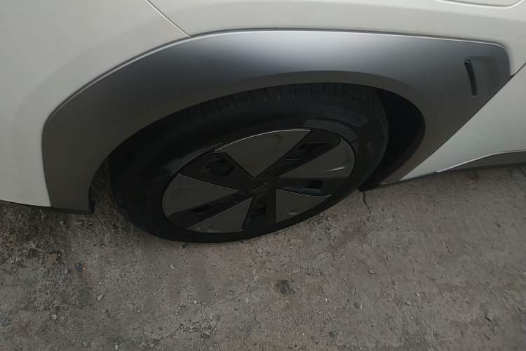 Used AION Y 2023 Plus 510 Enjoy Edition Left Front Wheel Hub