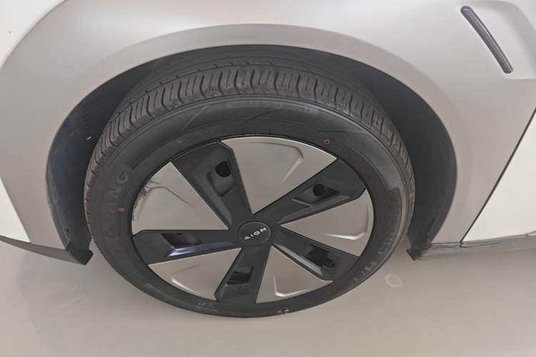 Used AION Y 2023 Plus 610 Enjoy Edition Left Front Wheel Hub