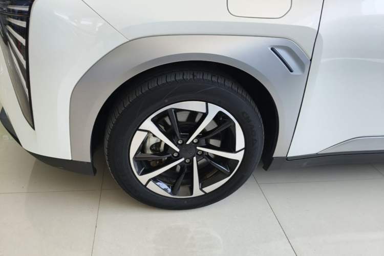 Used AION Y 2023 Plus 510 Smart Edition Left Front Wheel Hub