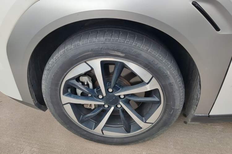 Used AION Y 2023 Plus 510 Smart Edition Left Front Wheel Hub