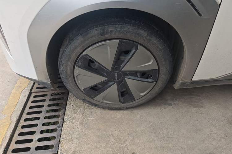 Used AION Y 2023 Plus 510 Enjoy Edition Left Front Wheel Hub