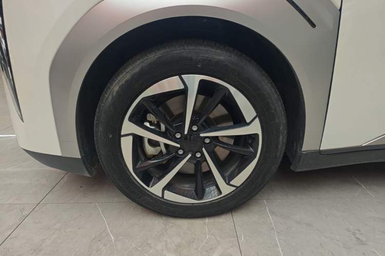 Used AION Y 2023 Plus 510 Smart Edition Left Front Wheel Hub