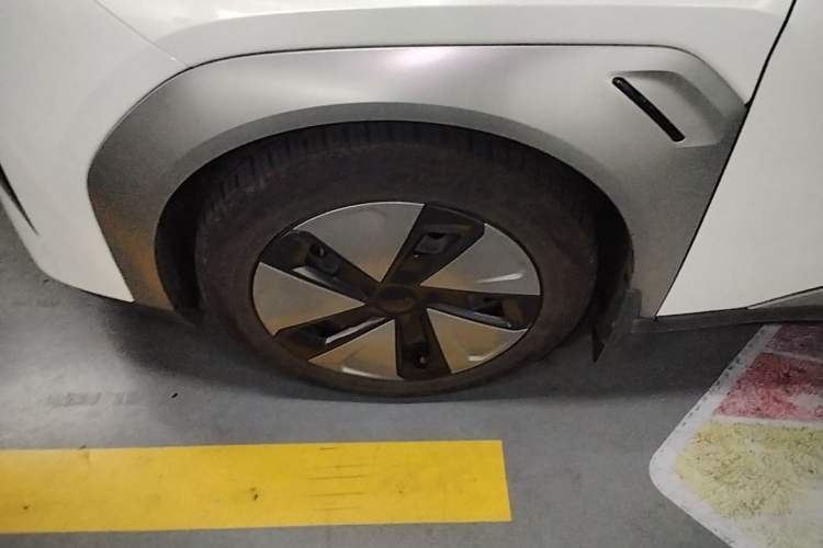 Used AION Y 2023 Plus 510 Enjoy Edition Left Front Wheel Hub