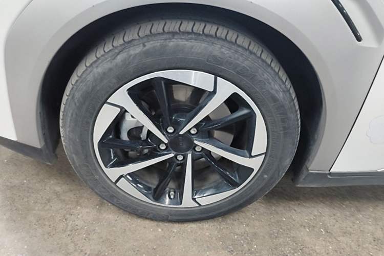 Used AION Y 2023 Plus 510 Smart Edition Left Front Wheel Hub