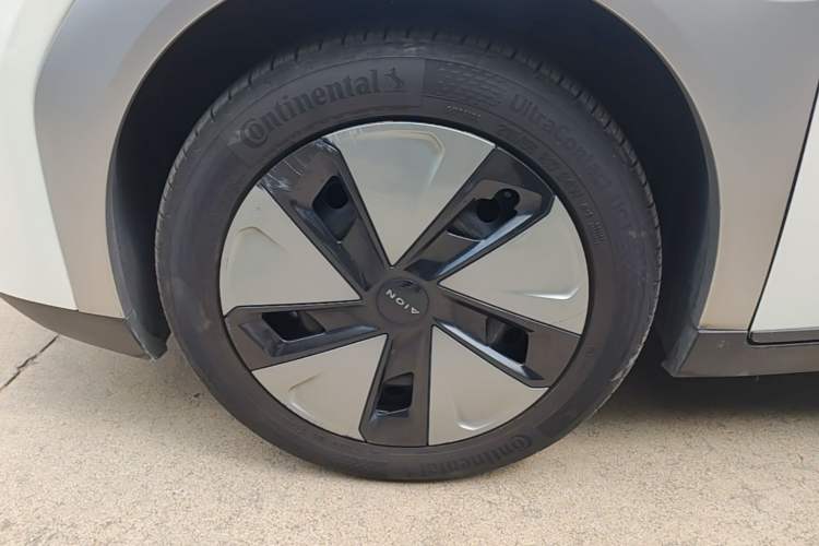 Used AION Y 2023 Plus 510 Enjoy Edition Left Front Wheel Hub