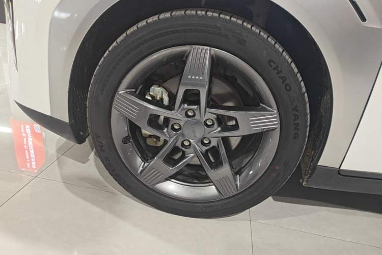 Used AION Y 2023 Plus 510 Tech Edition Left Front Wheel Hub