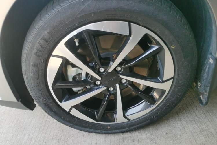Used AION Y 2023 Plus 510 Smart Edition Left Front Wheel Hub