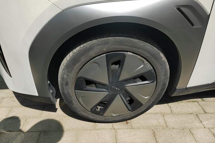 Used AION Y 2023 Plus 510 Enjoy Edition Left Front Wheel Hub