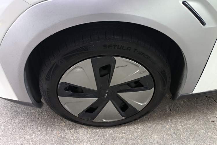 Used AION Y 2023 Plus 510 Enjoy Edition Left Front Wheel Hub