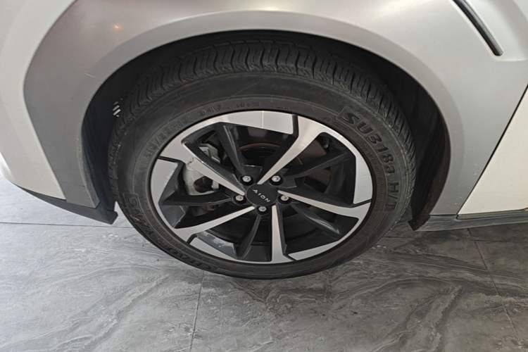 Used AION Y 2023 Plus 510 Smart Edition Left Front Wheel Hub