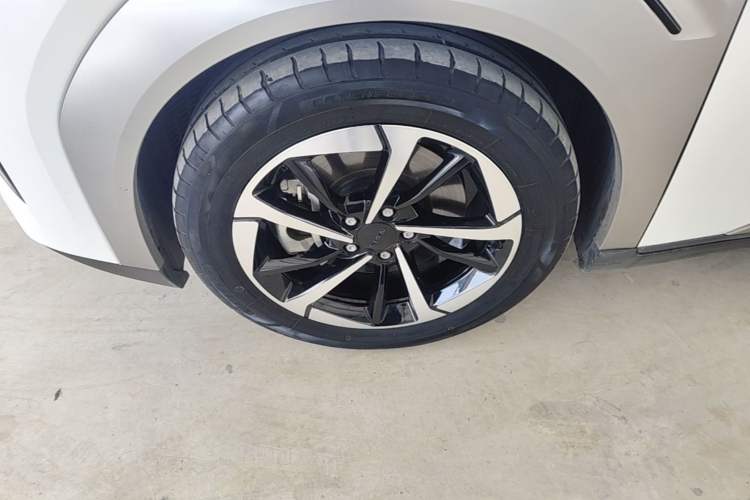 Used AION Y 2023 Plus 510 Smart Edition Left Front Wheel Hub