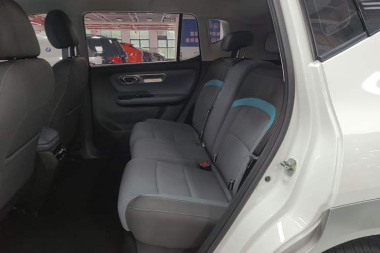 Used AION Y 2023 Younger Left Rear Seat