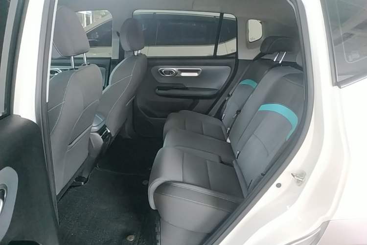 Used AION Y 2023 Younger Left Rear Seat