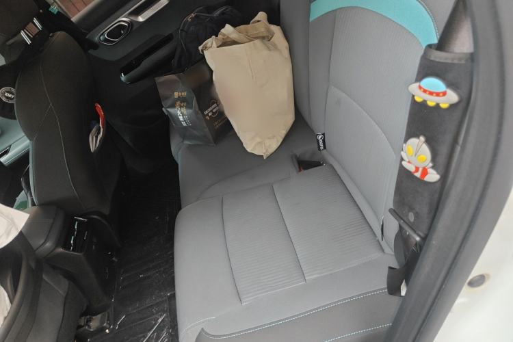 Used AION Y 2023 Younger Left Rear Seat