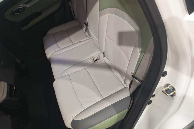 Used AION Y 2023 Plus 510 Tech Edition Left Rear Seat