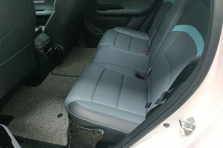 Used AION Y 2023 Younger Star Edition Left Rear Seat