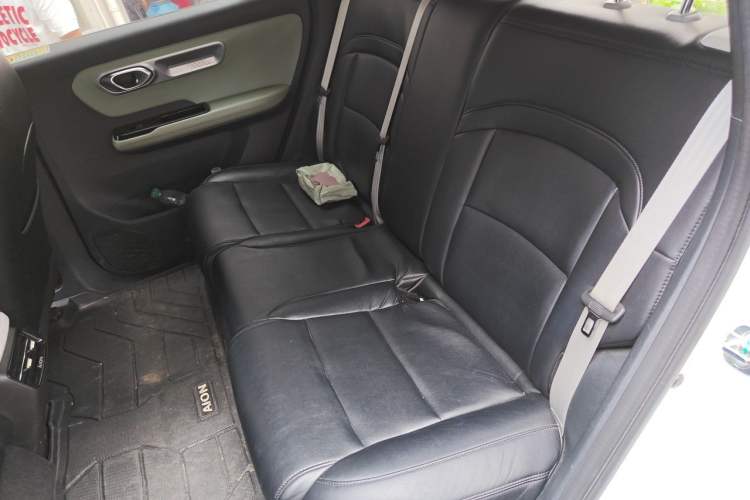 Used AION Y 2023 Younger Left Rear Seat