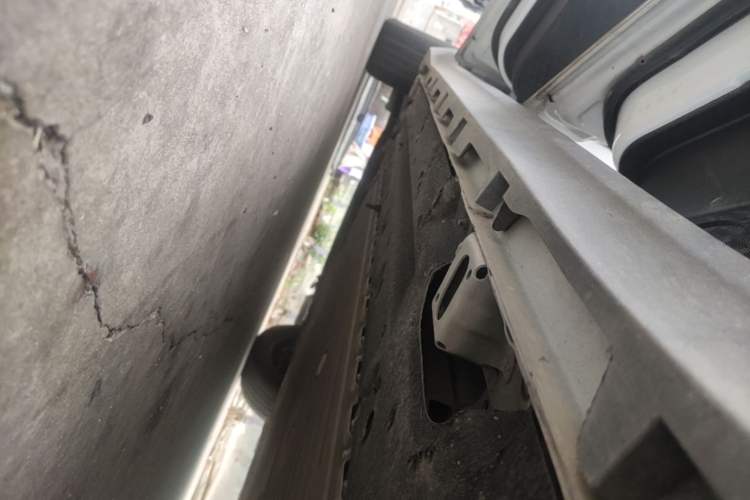 Used AION Y 2023 Younger Star Edition Left Side Sill
