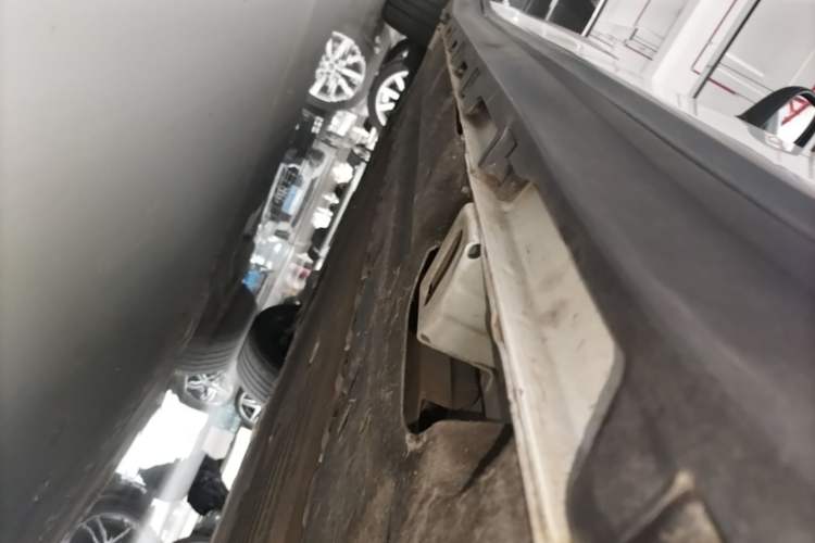 Used AION Y 2023 Younger Left Side Sill