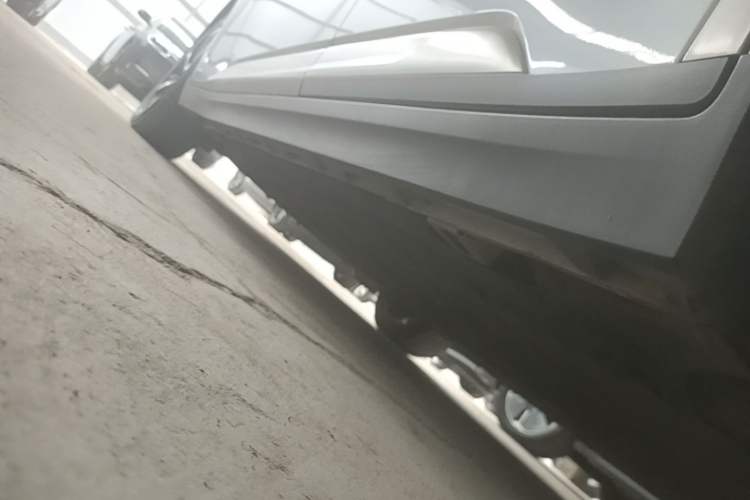 Used AION Y 2023 Plus 510 Smart Edition Left Side Sill