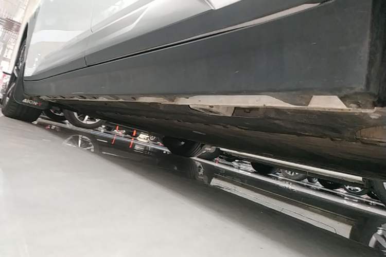 Used AION Y 2023 Plus 510 Smart Edition Left Side Sill