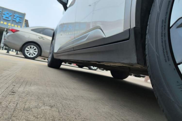 Used AION Y 2023 Younger Left Side Sill