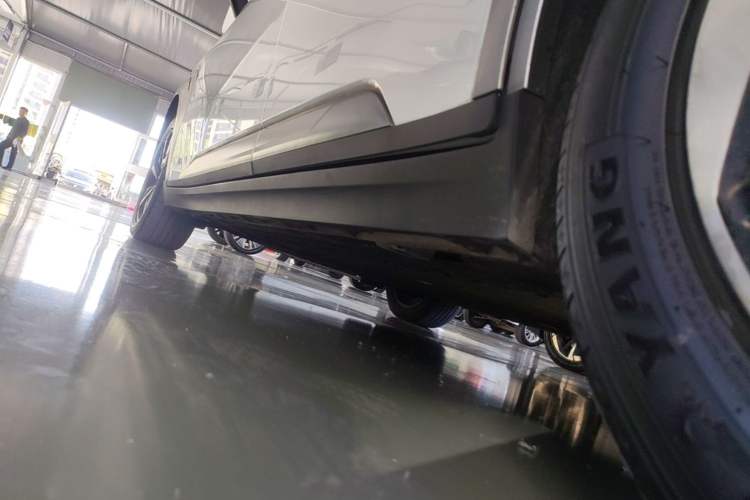 Used AION Y 2023 Plus 510 Smart Edition Left Side Sill